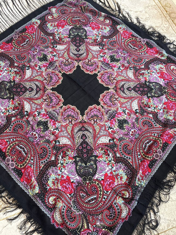 روی سر هزار برار نمای بیشتری داره. بافت متخلل پشمی ابریشمی چهار فصل