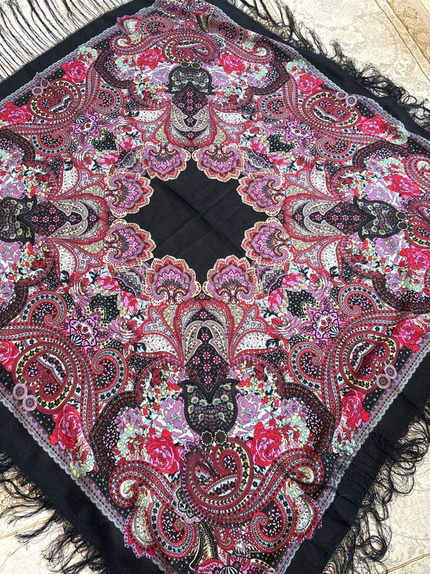 روی سر هزار برار نمای بیشتری داره. بافت متخلل پشمی ابریشمی چهار فصل