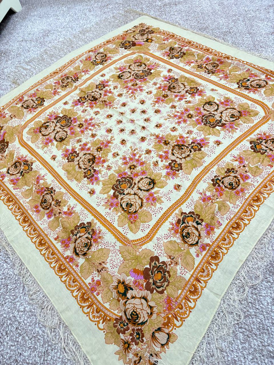 طرح اصیل طرح مدرن طرح سنتی. چارقد چهار فصل