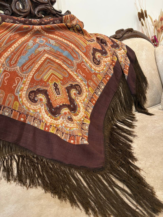 حاشیه قهوهای ریشه های پر و چند گره جنس فوقالعاده لطیف