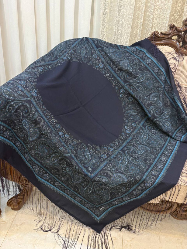 حاشیه مشکی چند گره ریشه های ابریشمی و دست بافت