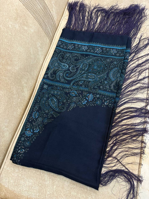 جنس فوقالعاده لطیف و عالی با ایستایی عالی چهار فصل طرح سنتی طرح مدرن طرح اصیل