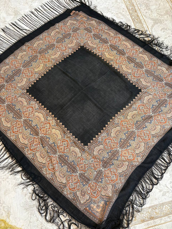 چارقد ایتالیایی وسط مشکی کمیاب جنس فوقالعاده لطیف