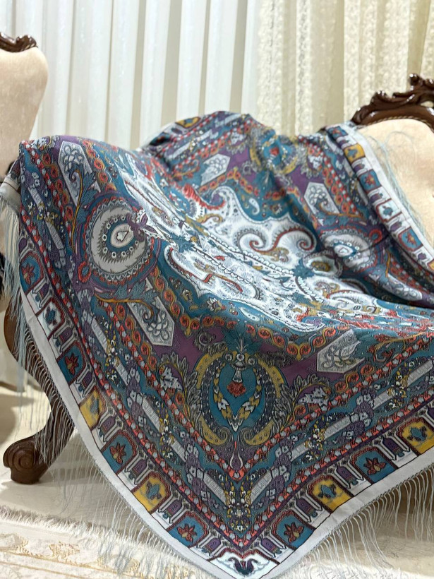 جنس فوقالعاده لطیف و عالی با ایستایی فوقالعاده ریشه های ابریشمی و چند گره