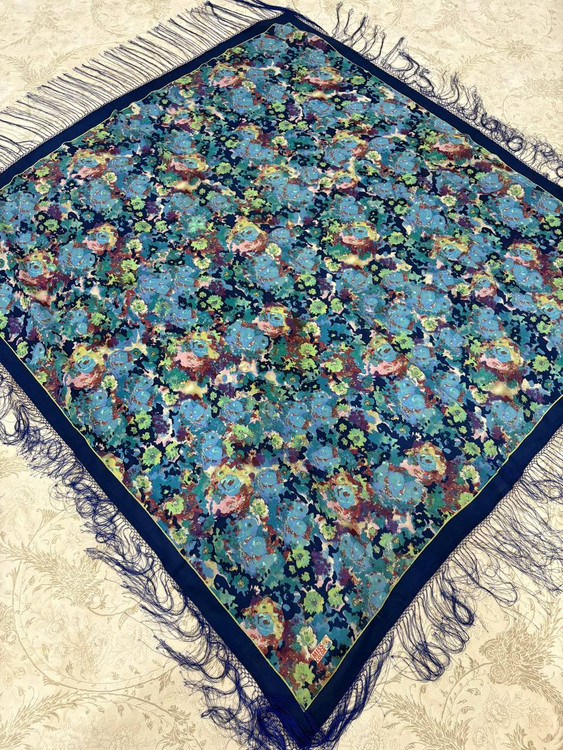 حاشیه مشکی ریشه های ابریشمی و چند گره بسیار نرم و لطیف