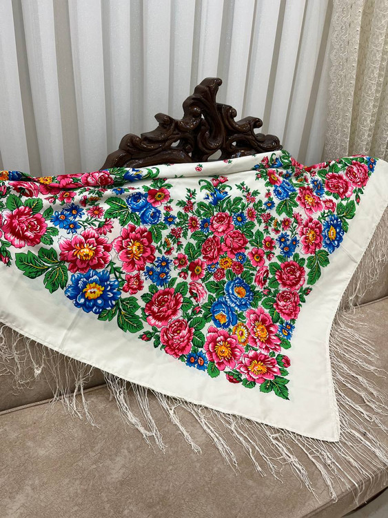 حاشیه مشکی ریشه های ابریشمی و چند گره بسیار نرم و لطیف