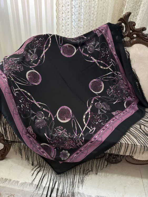 حاشیه مشکی ریشه های ابریشمی و چند گره بسیار نرم و لطیف و عالی با ایستایی فوقالعاده هشت گره طرح مدرن طرح سنتی چهار فصل