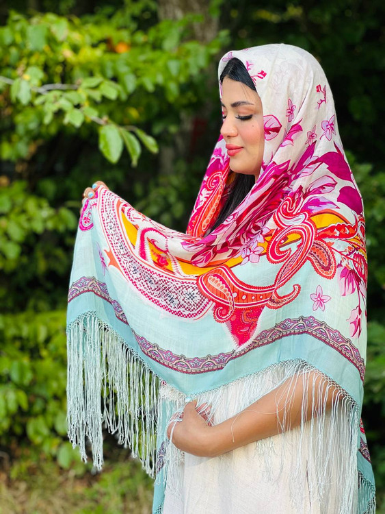 حاشیه مشکی ریشه های ابریشمی و چند گره بسیار نرم و لطیف و عالی هشت گره