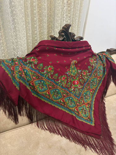 چارقد ایتالیایی چارقد پشمی چارقد ترک چارقد ترکمن چارقد دست بافت زنان ترکمن حاشیه مشکی ریشه های ابریشمی و چند گره بسیار نرم و لطیف