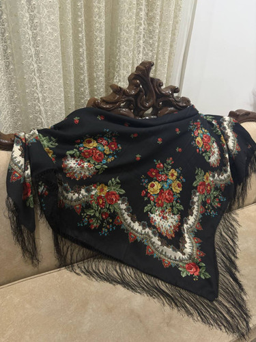 چارقد ایتالیایی چارقد پشمی چارقد ترک چارقد ترکمن چارقد دست بافت زنان ترکمن حاشیه مشکی ریشه های ابریشمی و چند گره بسیار نرم و لطیف هشت گره