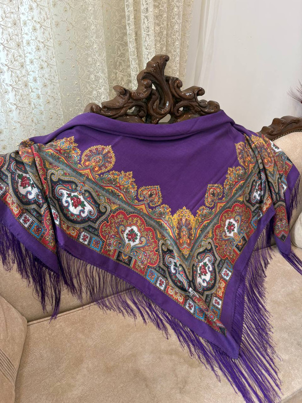 حاشیه مشکی ریشه های ابریشمی و چند گره بسیار نرم و لطیف هشت گره