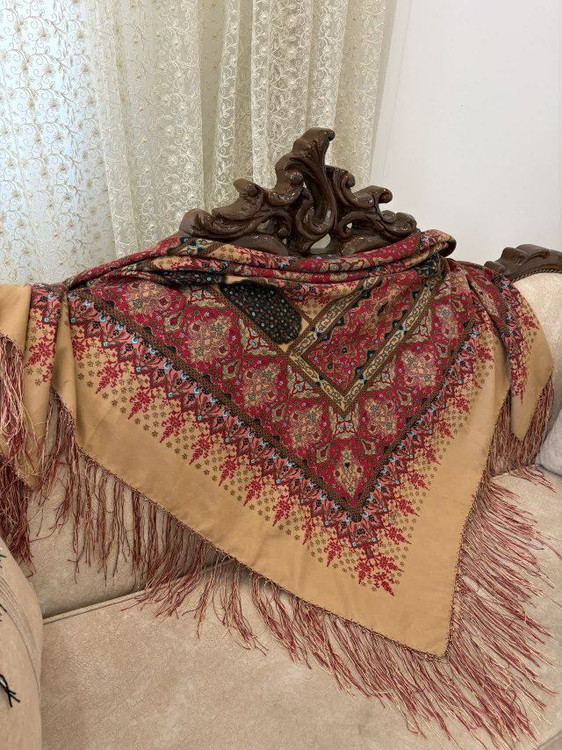 چارقد ایتالیایی چارقد پشمی چارقد ترک چارقد ترکمن چارقد دست بافت زنان ترکمن حاشیه مشکی ریشه های ابریشمی و چند گره