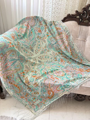 حاشیه مشکی ریشه های ابریشمی و چند گره بسیار نرم و لطیف هشت گره