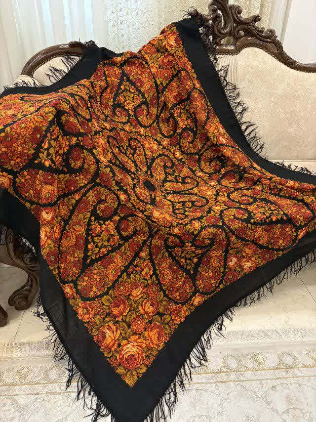 حاشیه مشکی ریشه های ابریشمی و چند گره بسیار نرم و لطیف