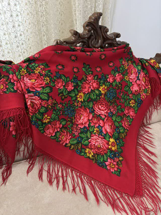 حاشیه مشکی ریشه های ابریشمی و چند گره بسیار نرم و لطیف هشت گره