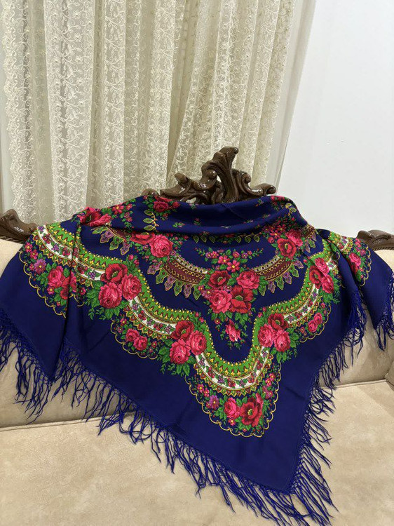 چارقد ایتالیایی چارقد پشمی چارقد ترک چارقد ترکمن چارقد دست بافت زنان ترکمن حاشیه مشکی ریشه های ابریشمی و چند گره