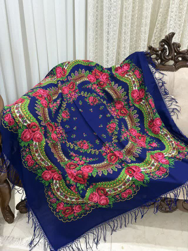 حاشیه مشکی ریشه های ابریشمی و چند گره بسیار نرم و لطیف هشت گره