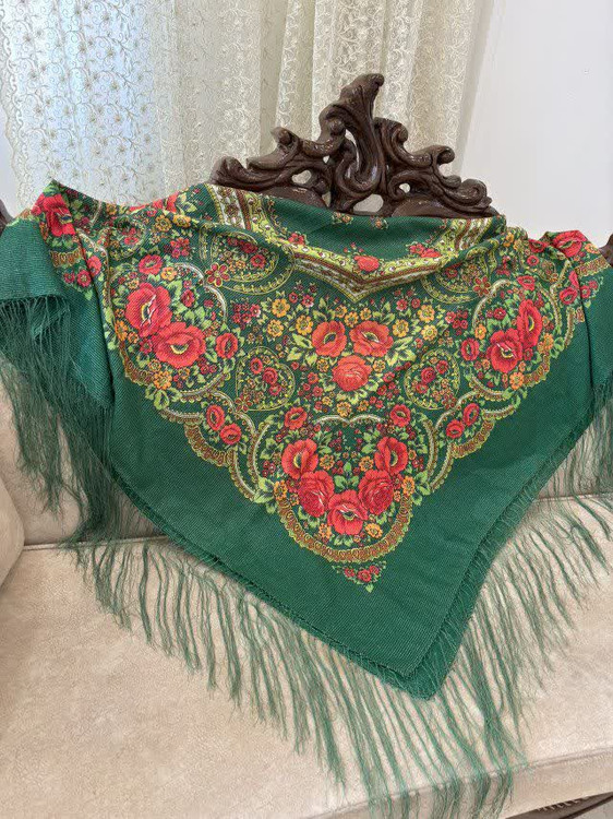 حاشیه مشکی ریشه های ابریشمی و چند گره بسیار نرم و لطیف هشت گره