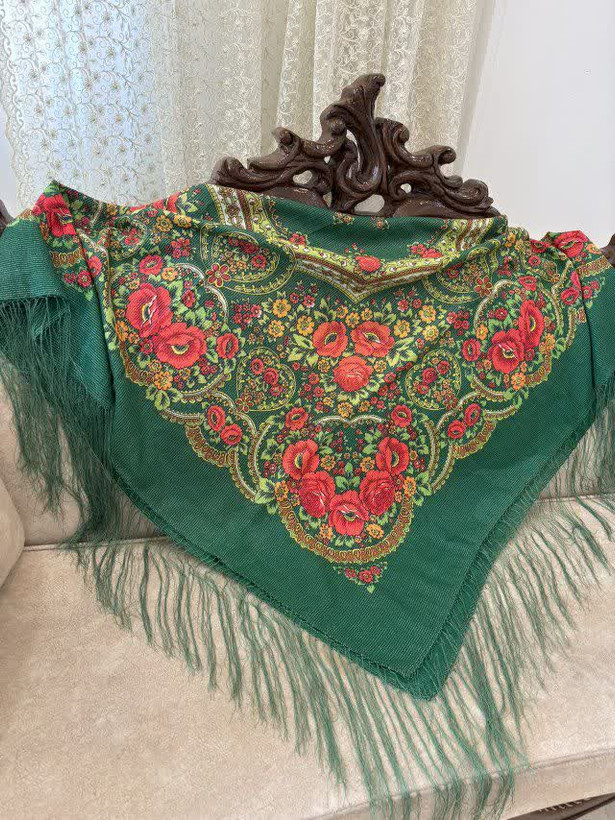 حاشیه مشکی ریشه های ابریشمی و چند گره بسیار نرم و لطیف هشت گره