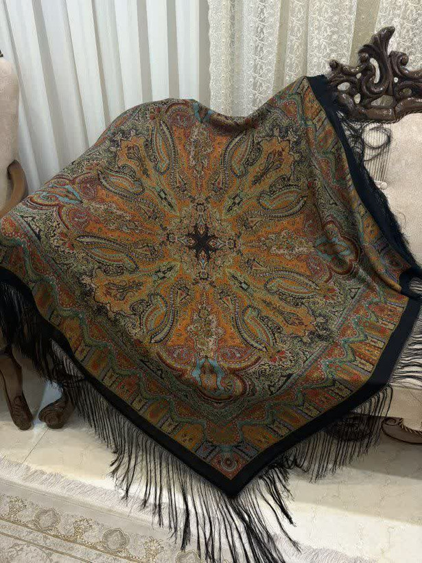 حاشیه های ابریشمی و چند گره بسیار نرم و لطیف هشت گره