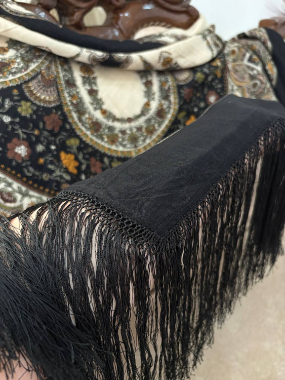 حاشیه های ابریشمی و چند گره