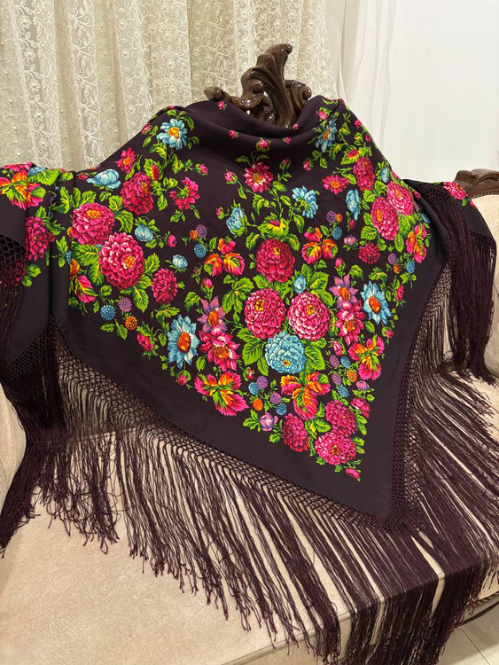 حاشیه های ابریشمی و چند گره بسیار نرم و لطیف