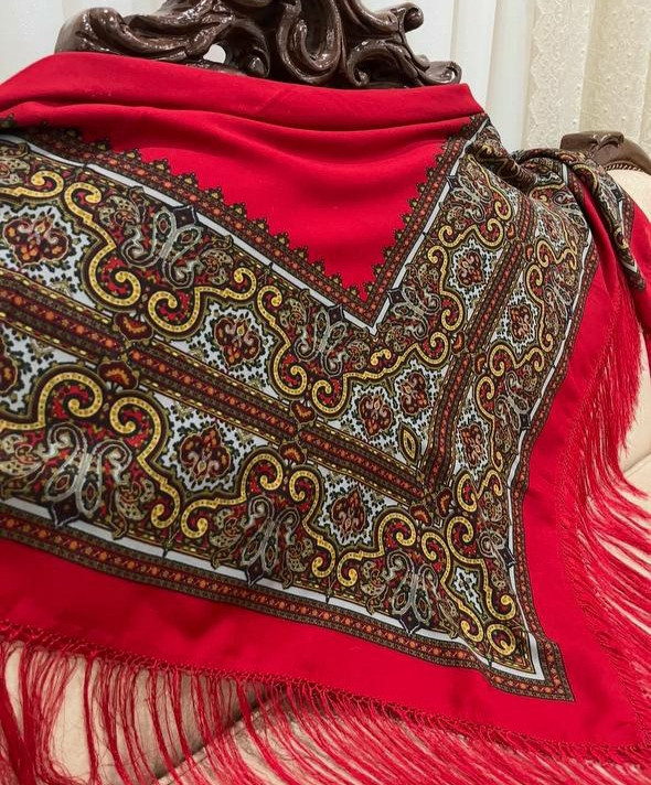 حاشیه های ابریشمی و چند گره بسیار نرم و لطیف هشت گره