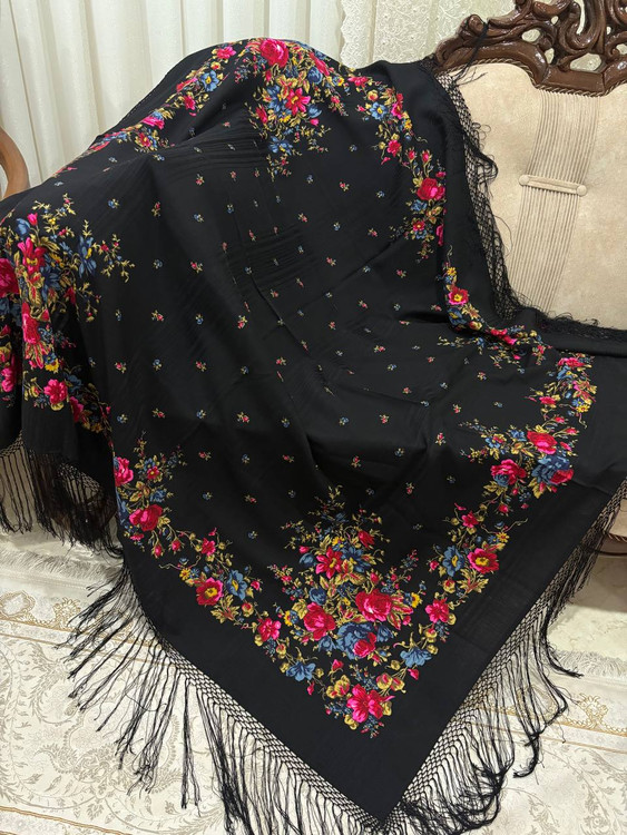 حاشیه های ابریشمی و چند گره بسیار نرم و لطیف هشت گره