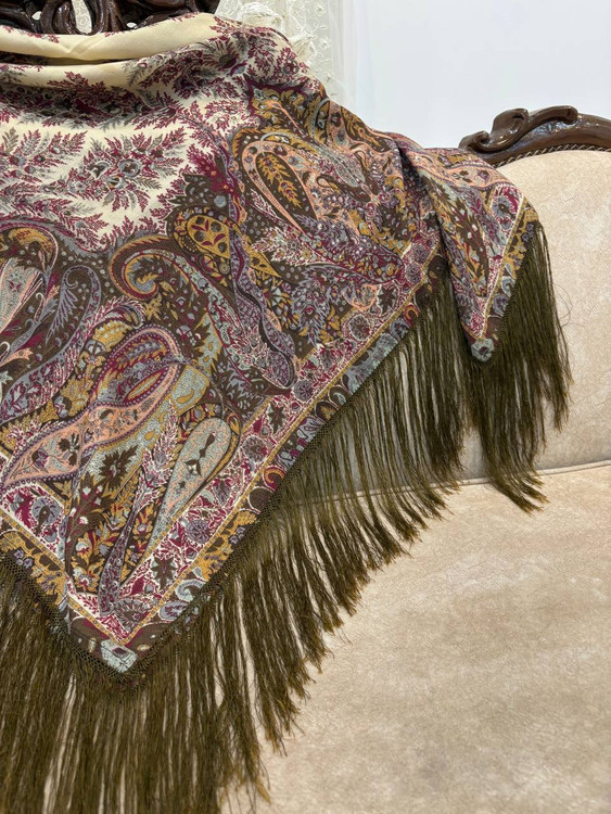 حاشیه های ابریشمی و چند گره بسیار نرم و لطیف هشت گره