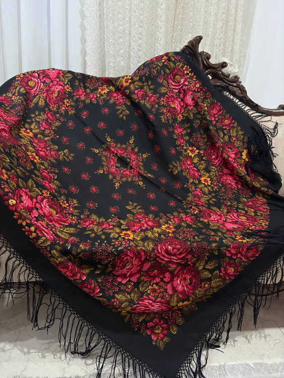 حاشیه های ابریشمی و چند گره بسیار نرم و لطیف هشت گره