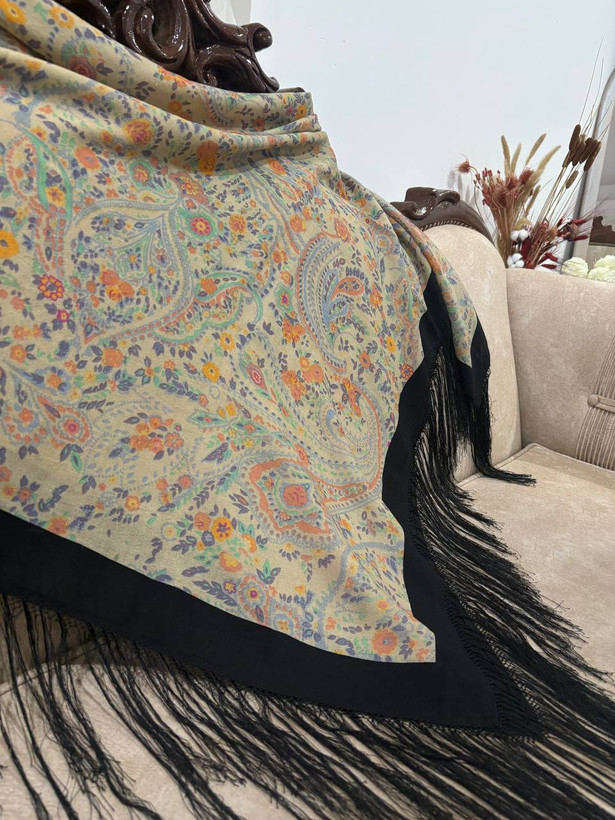 چارقد ایتالیایی کدــ۱۷۲۳