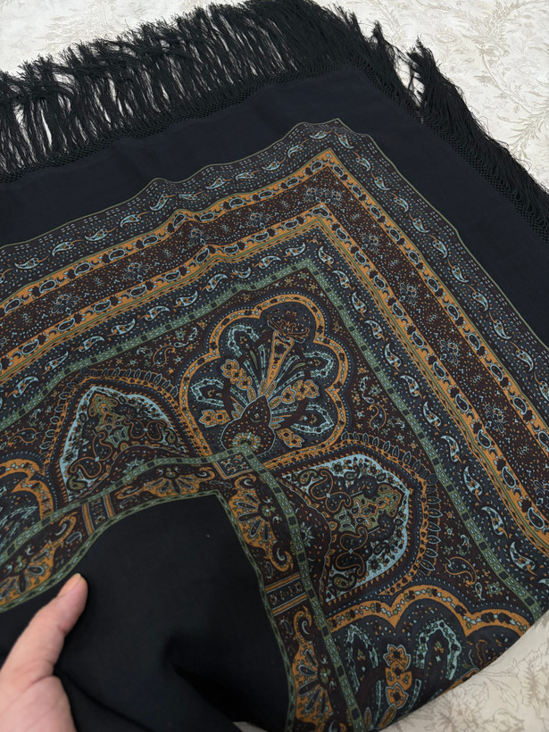 چارقد ایتالیایی مشکی حاشیه ریزشکلاتی کدــ۱۵۴۶