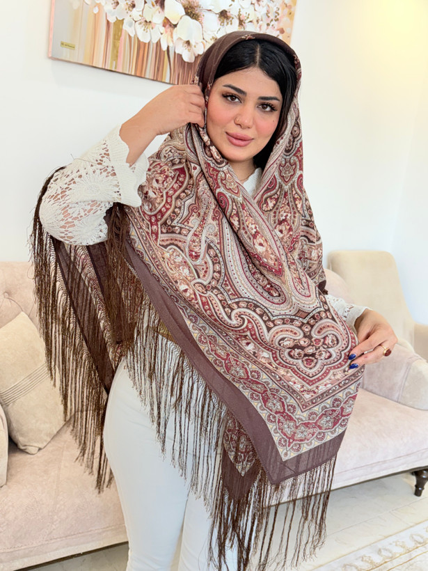 چارقد ایتالیایی نقش روس،قهوه ای خوشرنگ ــ کد ۱۳۷۲