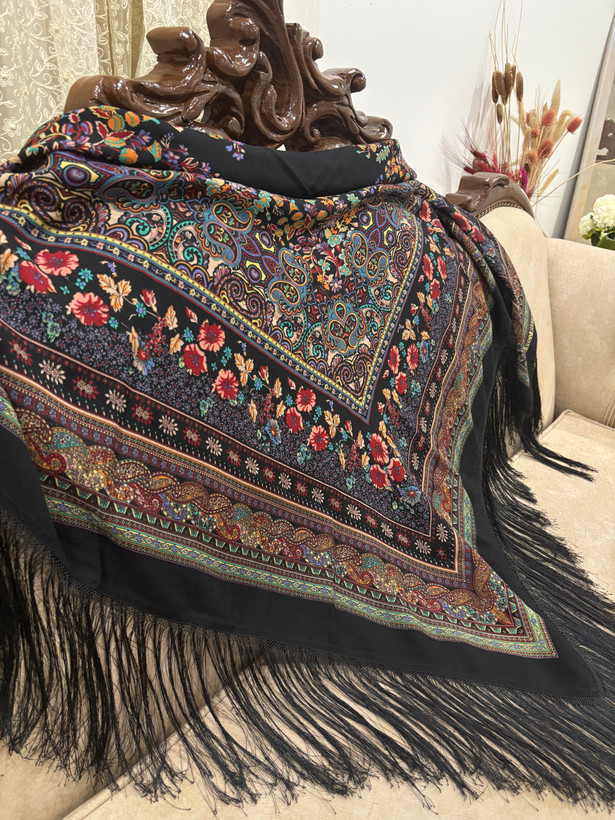 چارقد ایتالیایی زمینه مشکی برگ پاییز گلدار کدــ ۱۵۲۳