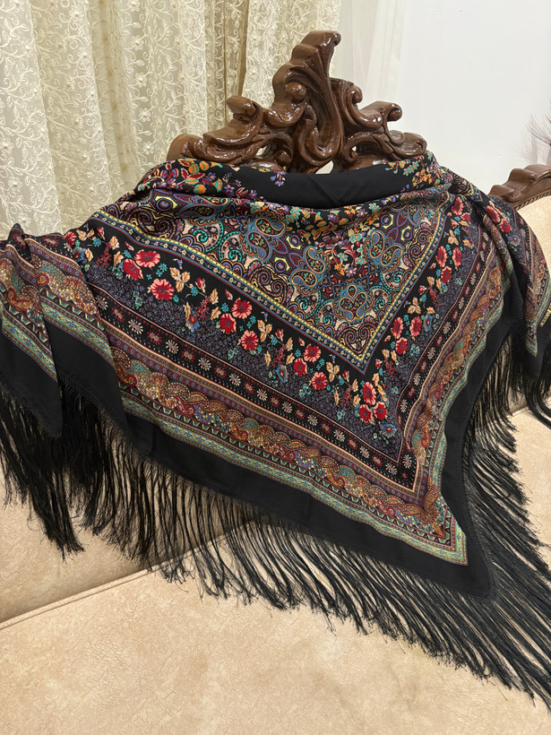 چارقد ایتالیایی زمینه مشکی برگ پاییز گلدار کدــ ۱۵۲۳