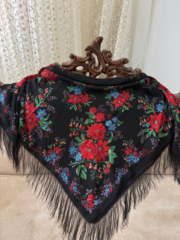 چارقد ایتالیایی مشکی گل قرمز تک و کمیاب ــ کد ۱۵۵۶