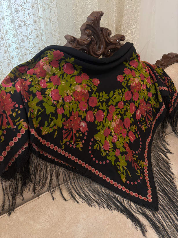 چارقد ایتالیایی وسط مشکی گل خوشرنگ کدـ۱۹۴۸