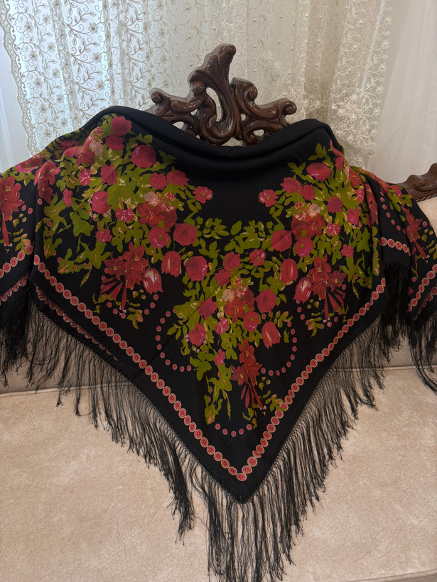 چارقد ایتالیایی وسط مشکی گل خوشرنگ کدـ۱۹۴۸