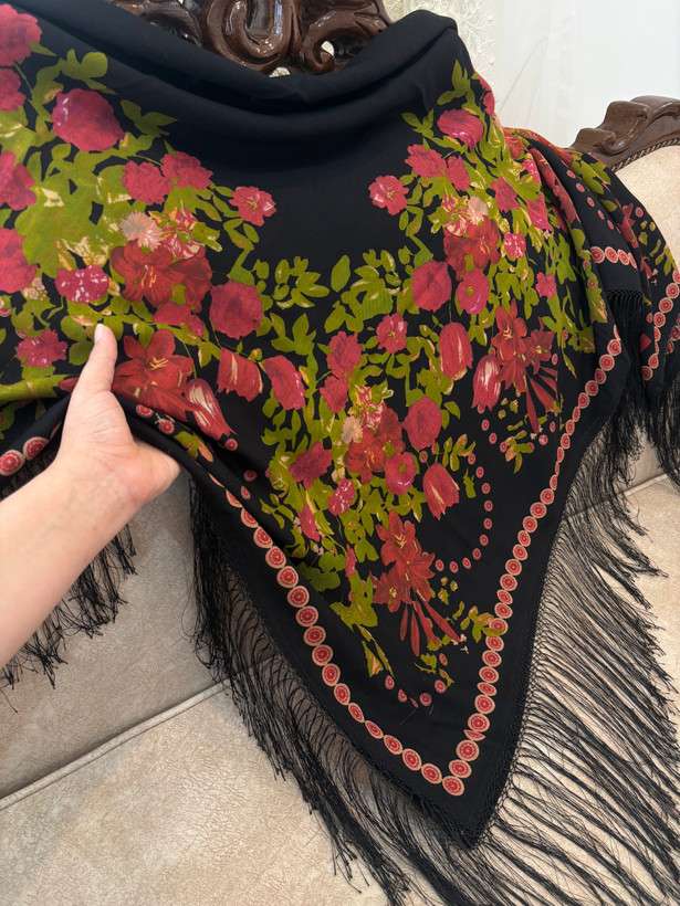 چارقد ایتالیایی وسط مشکی گل خوشرنگ کدـ۱۹۴۸