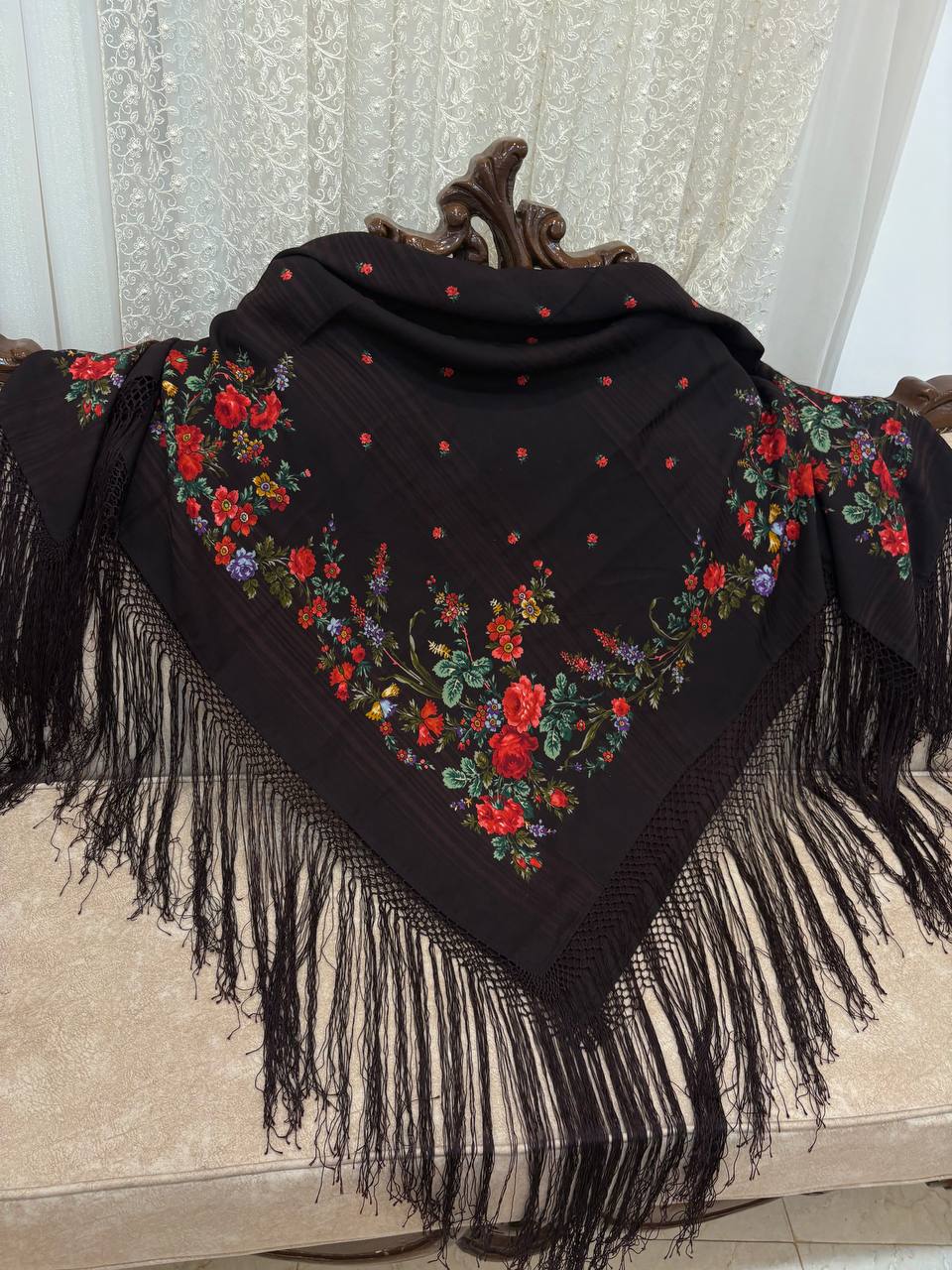 چارقد پشمی روس قهوه‌ای تیره ۱۹۷۵
