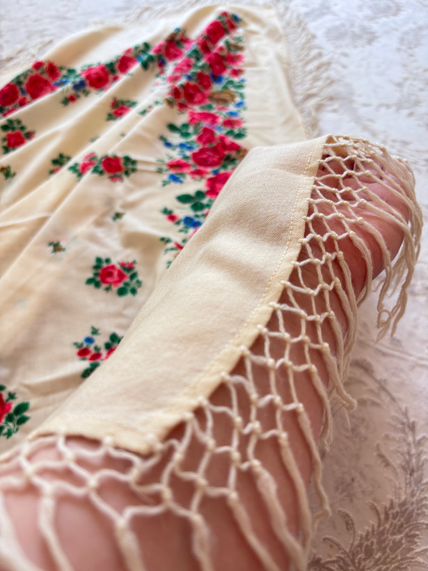 چارقد پشمی عروس زده دار ریز که دیده نمیشه کد ۱۹۰۹
