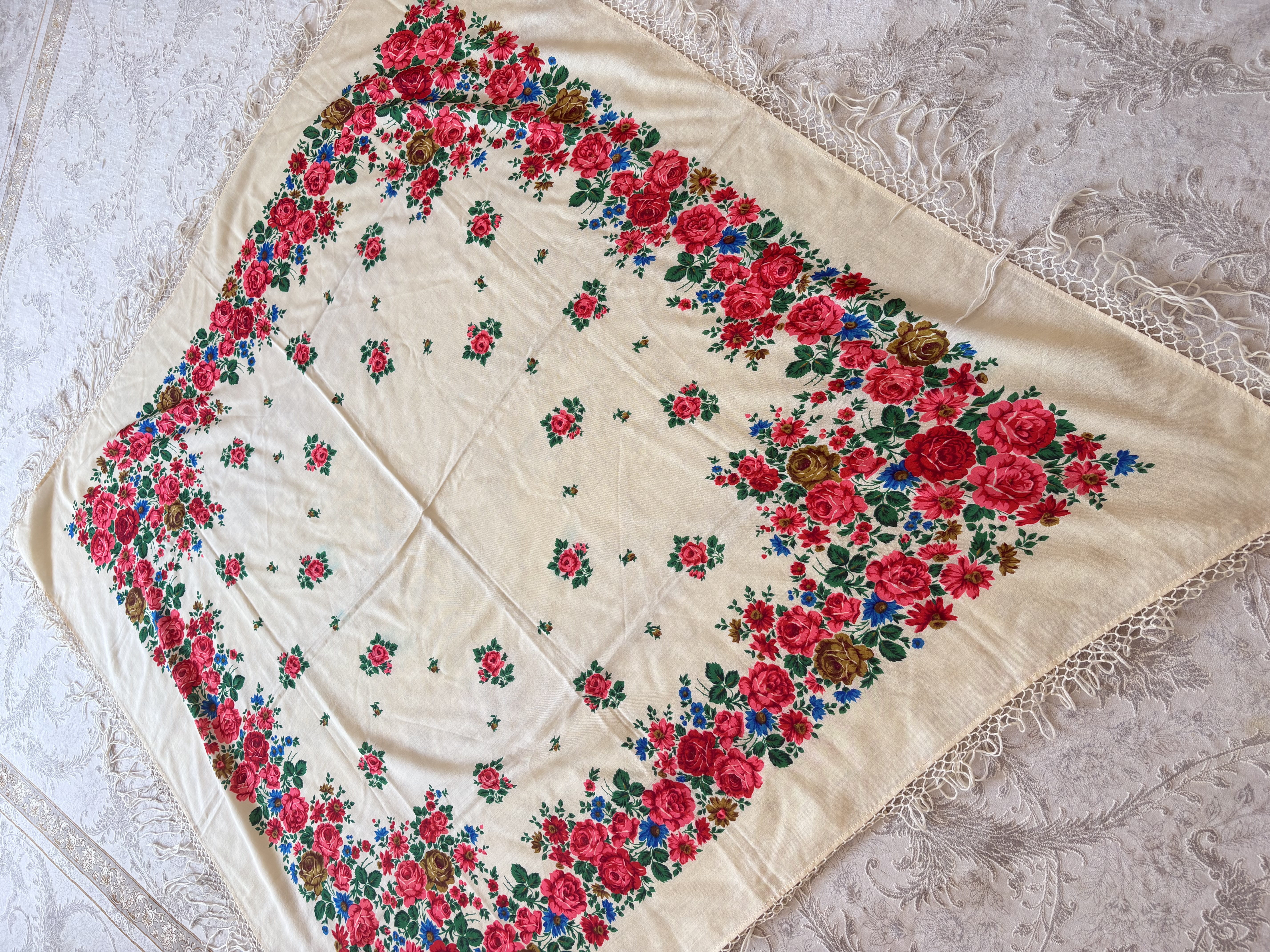 چارقد پشمی عروس زده دار ریز که دیده نمیشه کد ۱۹۰۹