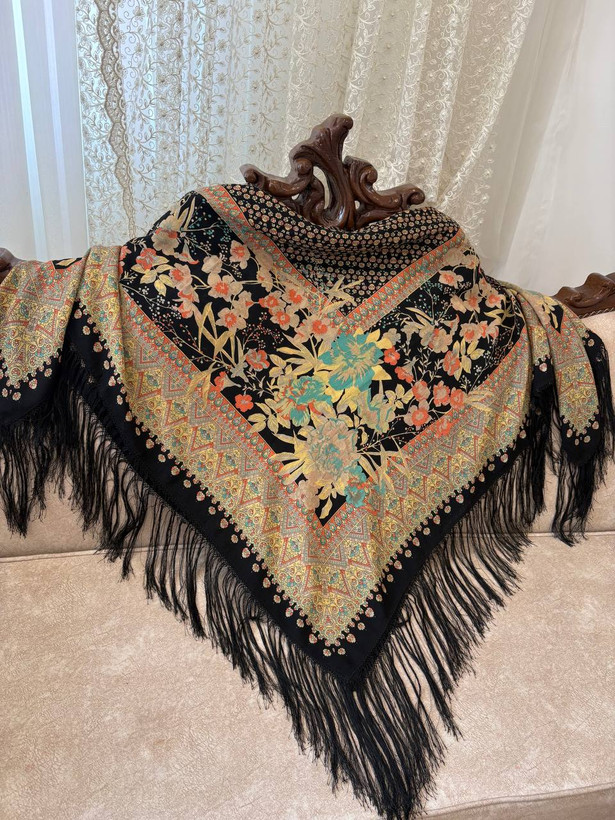 چارقد ایتالیایی برگ مشکی کد1990