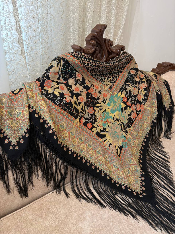 چارقد ایتالیایی برگ مشکی کد1990