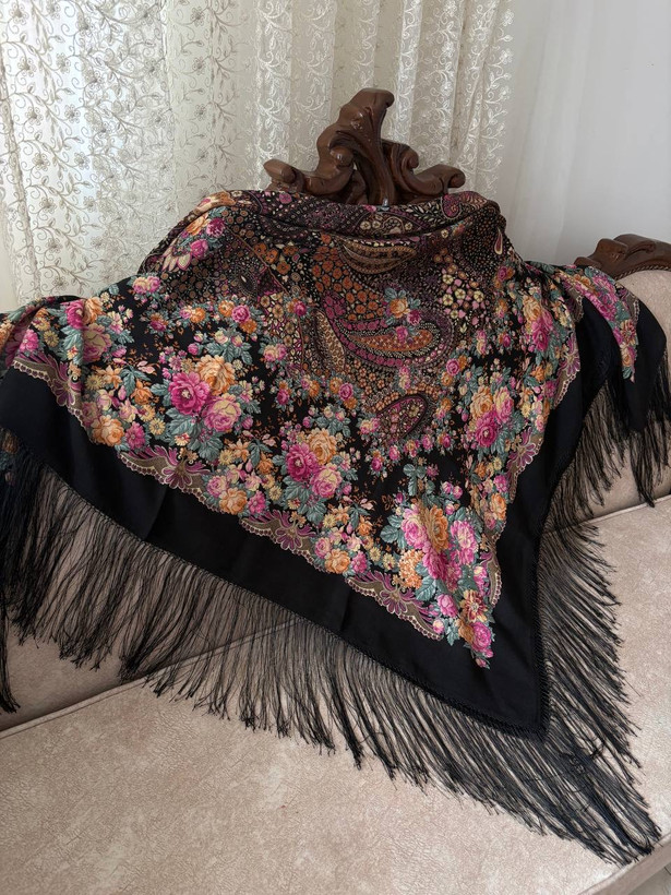 چارقد ایتالیایی مشکی گلدار ۲۰۳۳