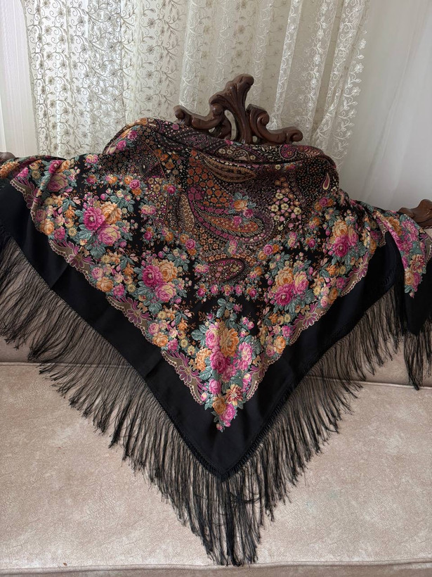 چارقد ایتالیایی مشکی گلدار ۲۰۳۳