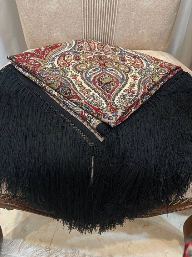 چارقد گلریز سرخ ۲۰۳۷