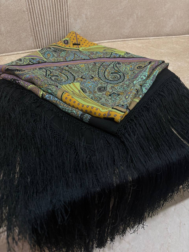 چارقد ایتالیایی زمینه مشکی سبز گلریز کد۲۰۴۹
