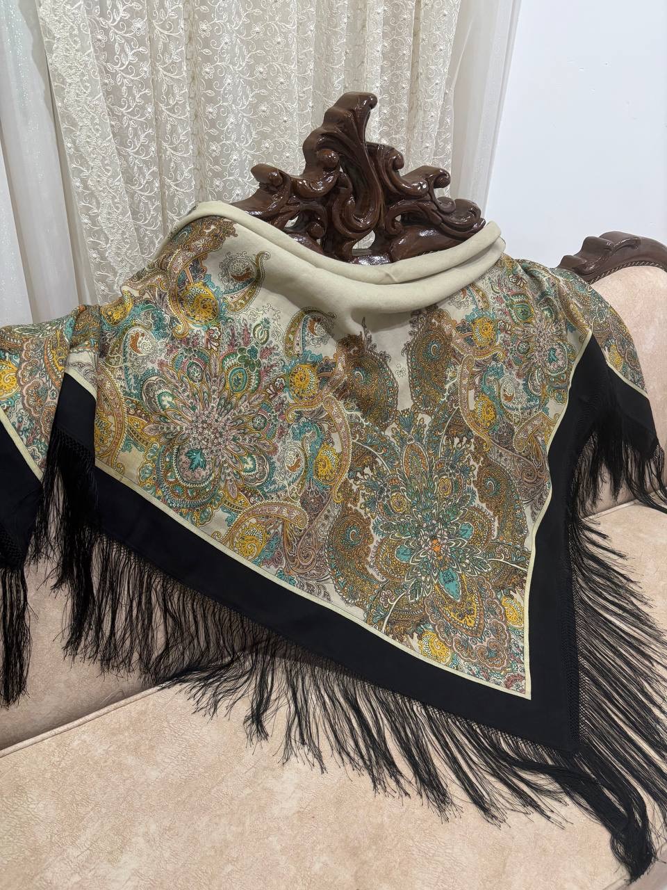 چارقد ایتالیایی زمینه روشن سنتی کد_۲۰۷۱