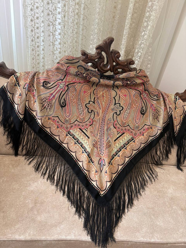 چارقد زمینه کرم ۲۰۷۶